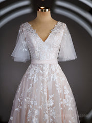 A-Line/Princess V-neck Court Train Tulle Wedding Dresses with Appliques Lace