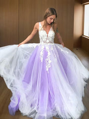 A-Line/Princess V-neck Sweep Train Tulle Prom Dresses With Appliques Lace