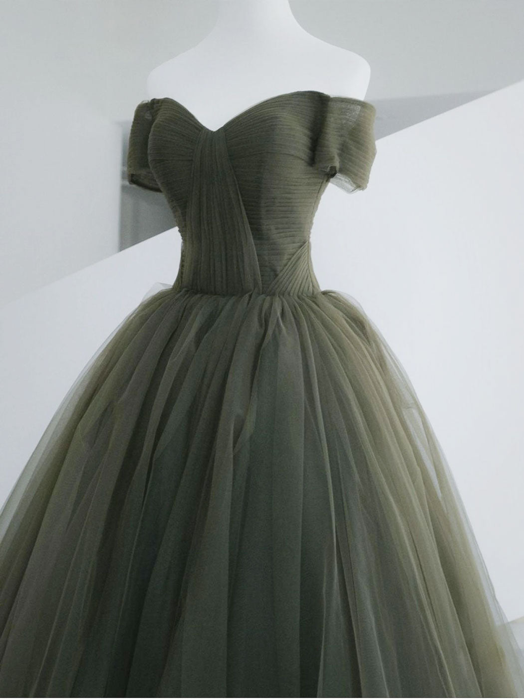 A-Line Sweetheart Neck Green Long Prom Dress, Sweep Train Green  Formal Dress