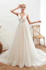 Champange Princess V-neck Lace Tulle Soft Pleats Wedding Dresses with Appliques